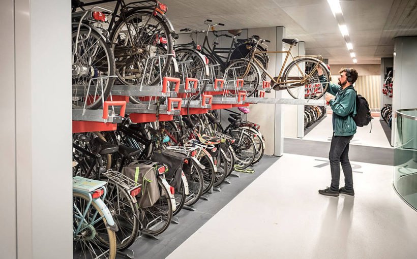 Lauw Effectief Verfijning Utrecht has the largest bicycle parking in the world - DivercityDivercity |  Divercity : Explore the cities